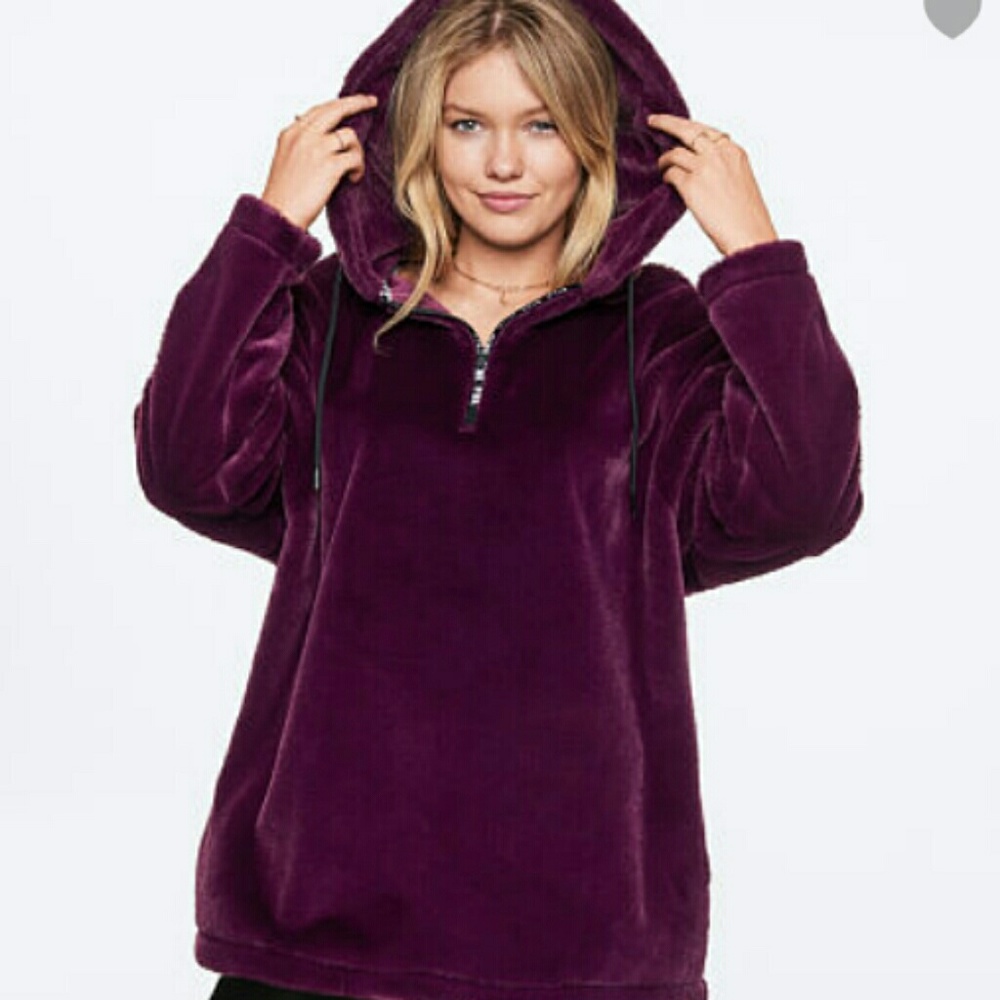 PINK

FAUX FUR CAMPUS HALF ZIP PULLOVER